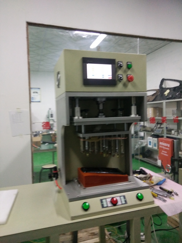 多点热铆焊接机